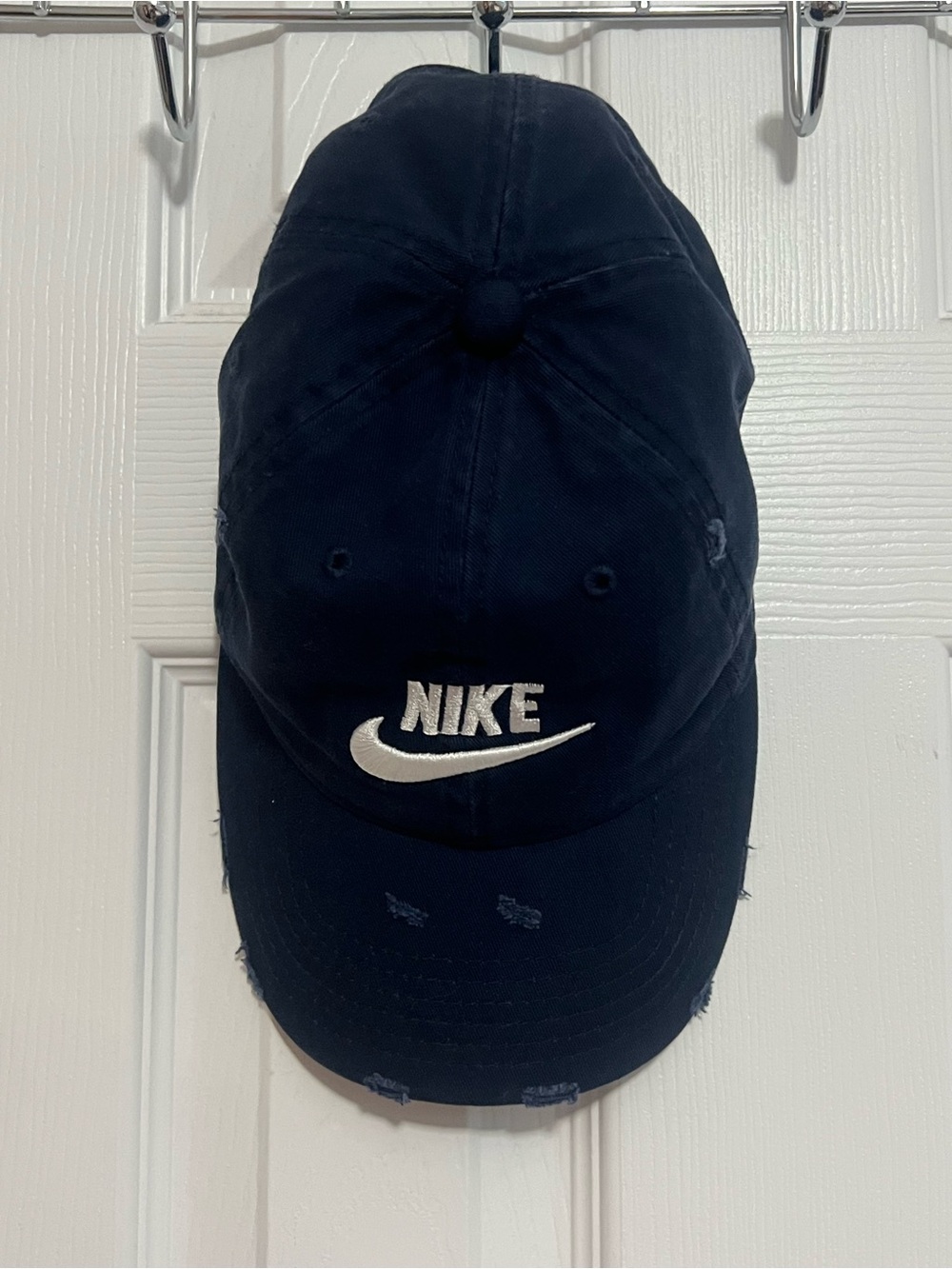 Nike Men's Navy Blue Distressed Swoosh Cap
